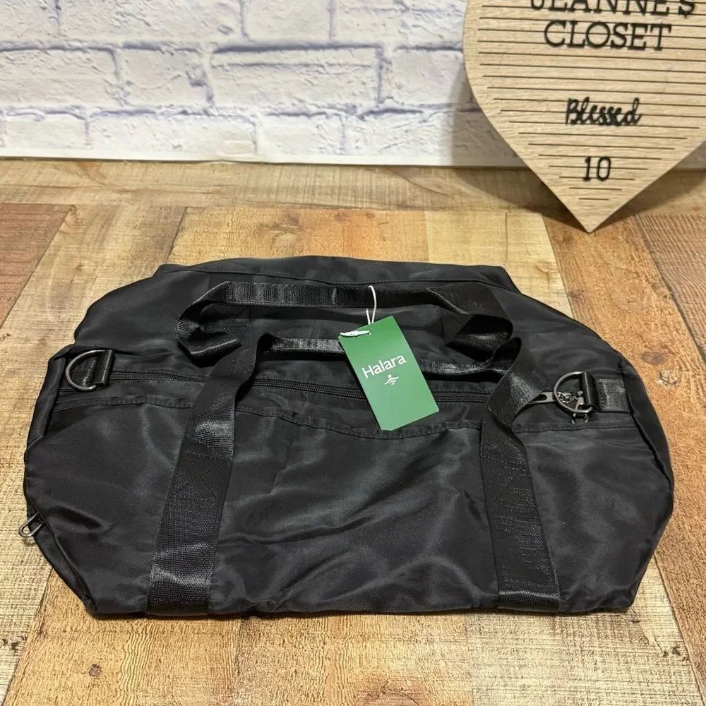 Nwt halara gym duffle bag with adjustable long strap